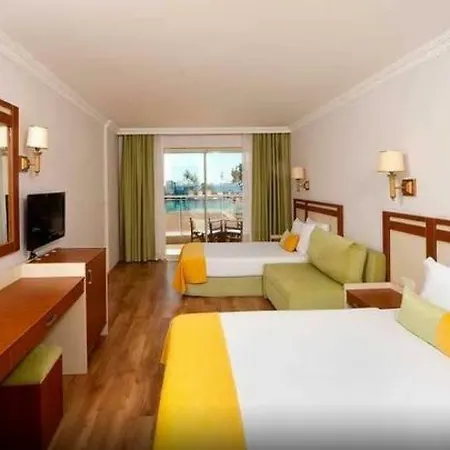 מלון Bella Luna 4*